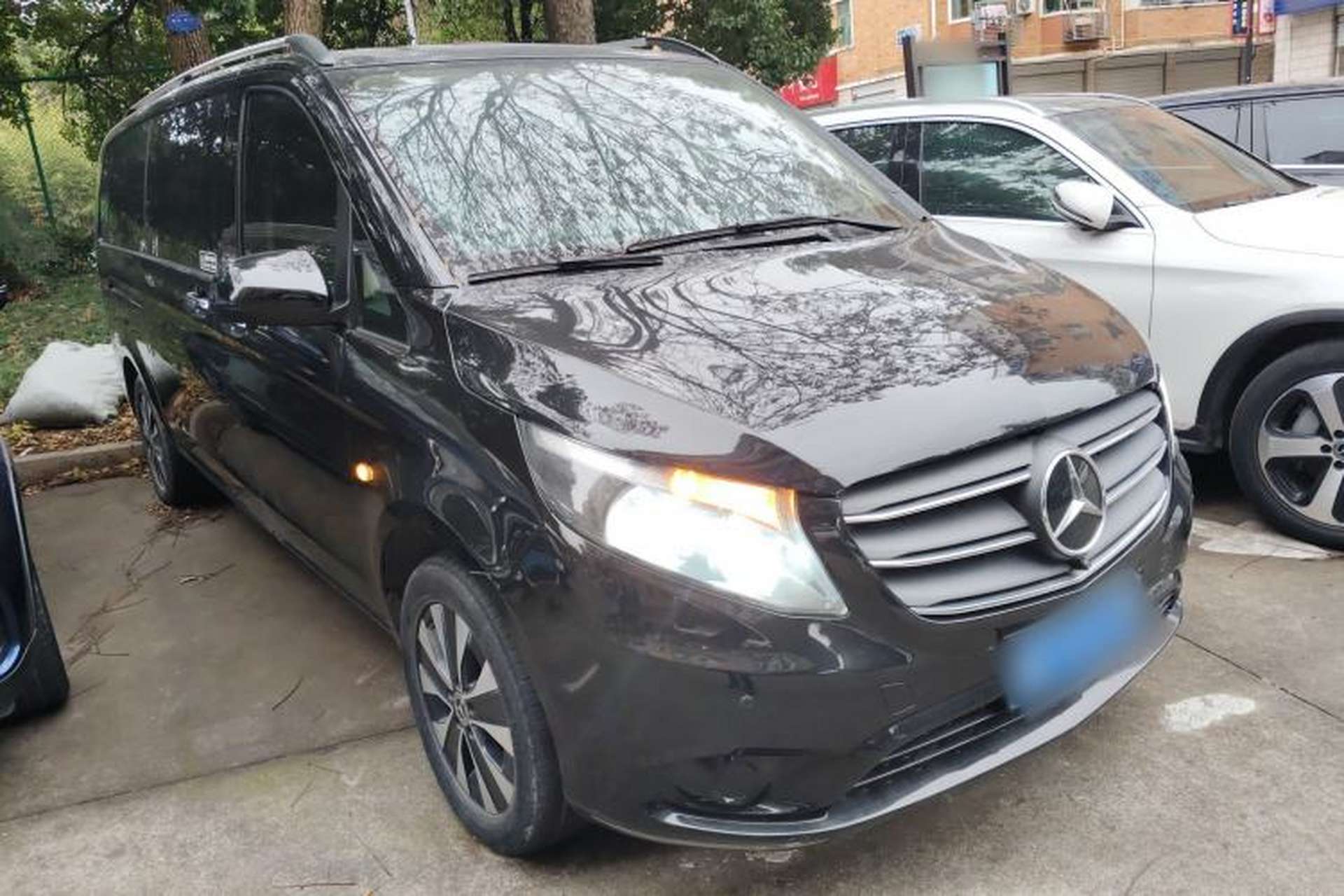 Used Mercedes-Benz Vito 2021 2.0T Elite Version 7 Seats Front Right 45 Deg