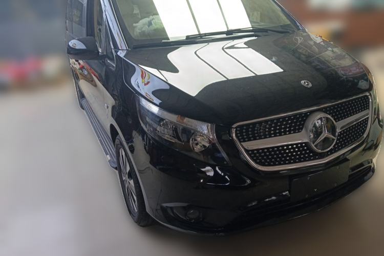 Used Mercedes-Benz Vito 2021 2.0T Elite Version 7 Seats Front Right 45 Deg