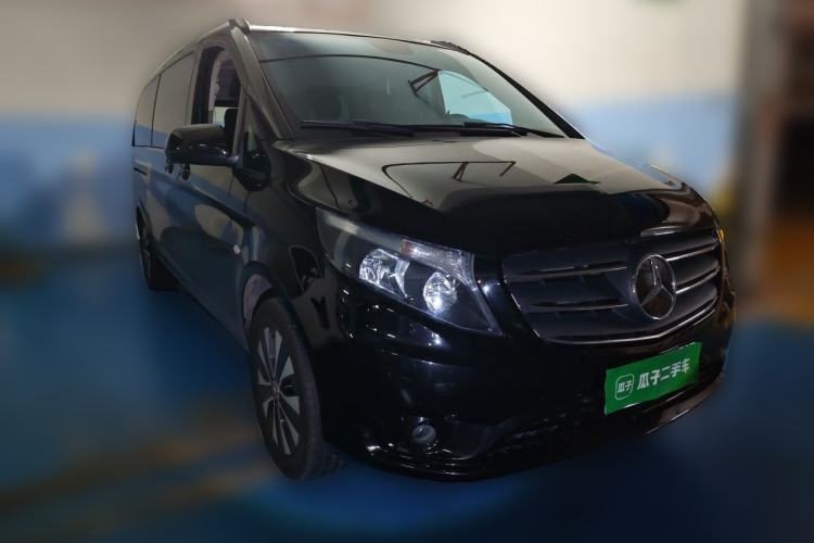 Used Mercedes-Benz Vito 2021 2.0T Elite Version 7 Seats Front Right 45 Deg