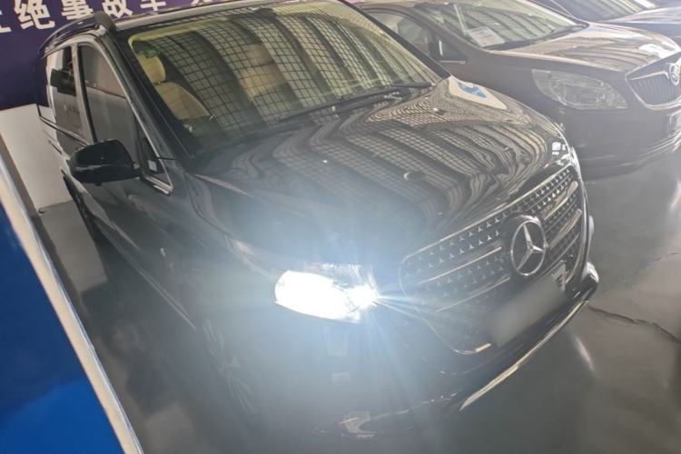 Used Mercedes-Benz Vito 2021 2.0T Elite Version 7 Seats Front Right 45 Deg