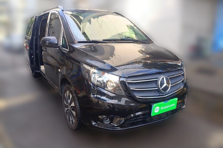 Used Mercedes-Benz Vito 2021 2.0T Elite Version 7 Seats Front Right 45 Deg
