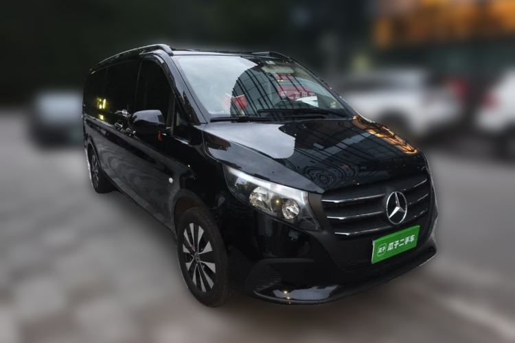 Used Mercedes-Benz Vito 2021 2.0T Elite Version 7 Seats Front Right 45 Deg