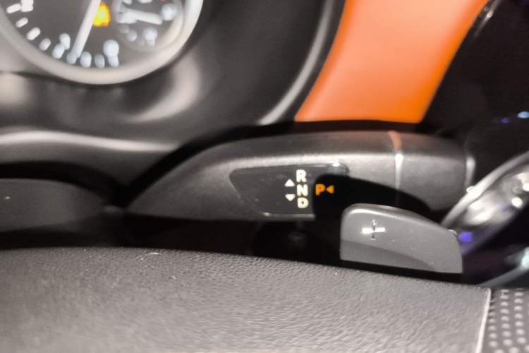 Used Mercedes-Benz Vito 2021 2.0T Elite Version 7 Seats Gear Lever