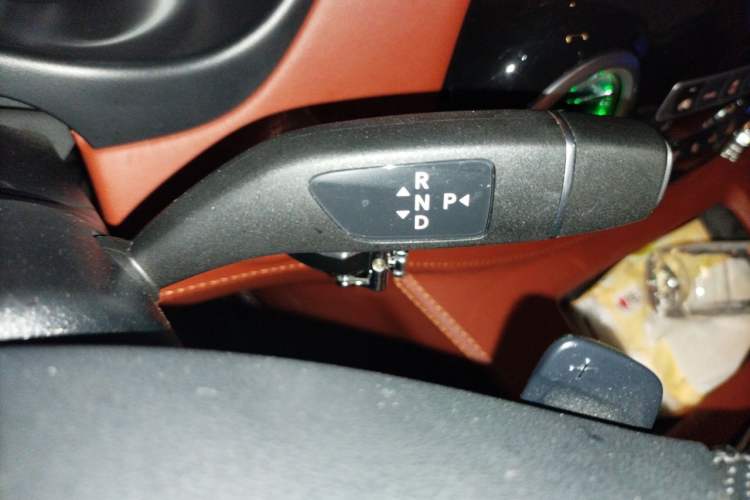 Used Mercedes-Benz Vito 2021 2.0T Business Version 7 Seats Gear Lever