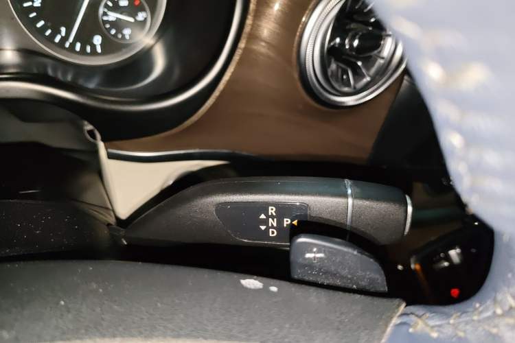 Used Mercedes-Benz Vito 2021 2.0T Business Version 7 Seats Gear Lever