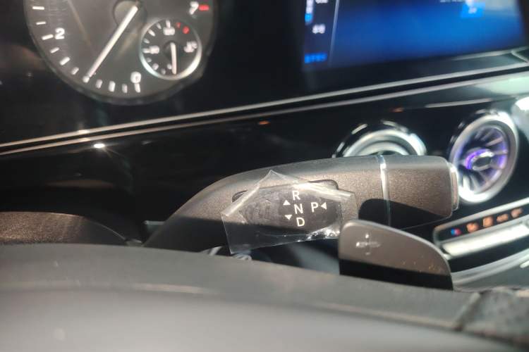 Used Mercedes-Benz Vito 2021 2.0T Business Version 7 Seats Gear Lever