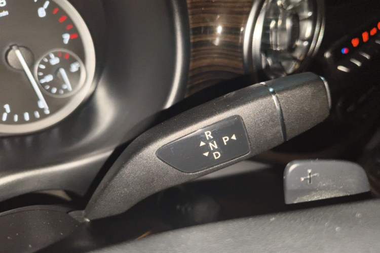 Used Mercedes-Benz Vito 2021 2.0T Business Version 7 Seats Gear Lever
