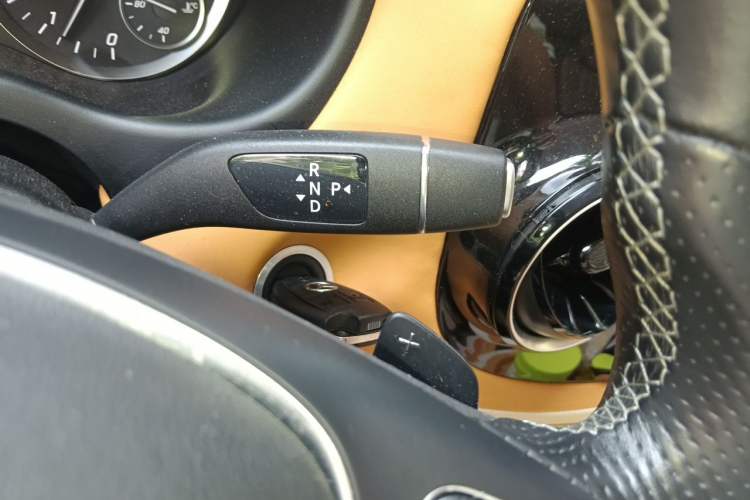 Used Mercedes-Benz Vito 2021 2.0T Business Version 7 Seats Gear Lever