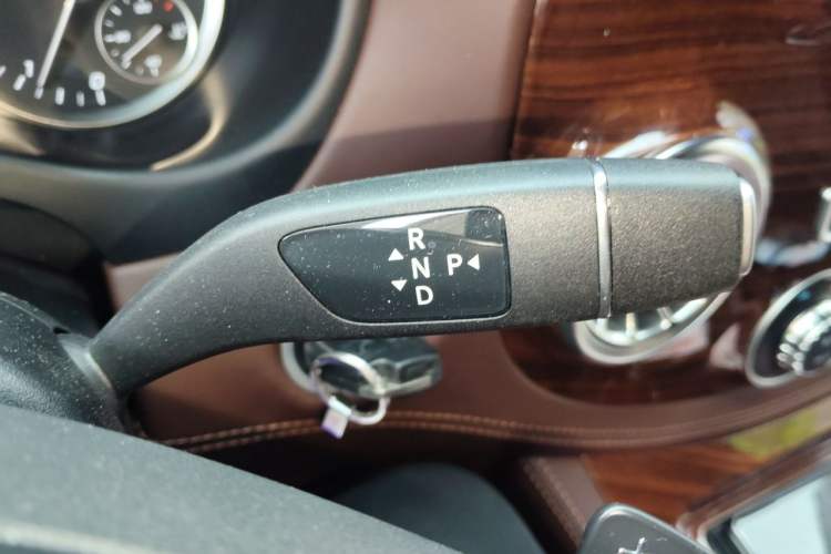 Used Mercedes-Benz Vito 2021 2.0T Business Version 7 Seats Gear Lever