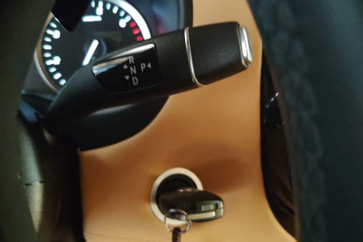 Used Mercedes-Benz Vito 2021 2.0T Elite Version 7 Seats Gear Lever