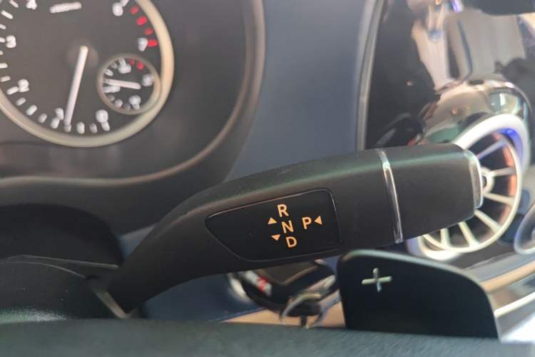 Used Mercedes-Benz Vito 2021 2.0T Business Version 7 Seats Gear Lever
