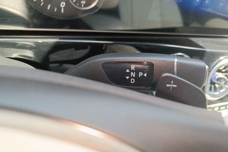 Used Mercedes-Benz Vito 2021 2.0T Business Version 7 Seats Gear Lever