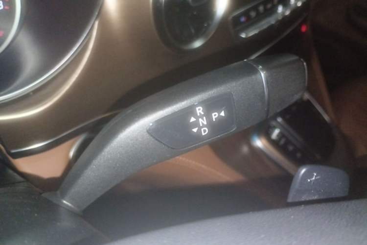 Used Mercedes-Benz Vito  Gear Lever