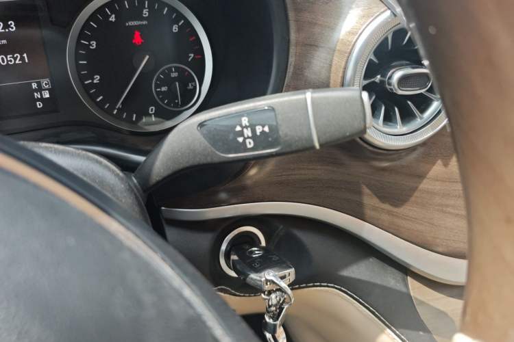 Used Mercedes-Benz Vito 2021 2.0T Business Version 7 Seats Gear Lever