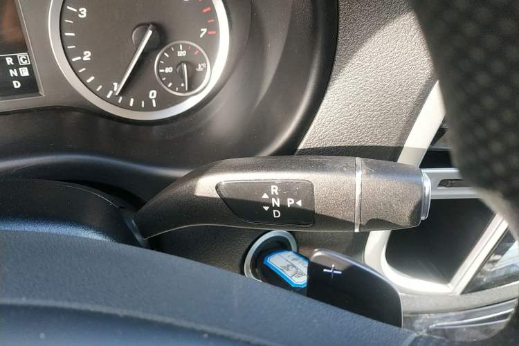 Used Mercedes-Benz Vito 2021 2.0T Elite Version 7 Seats Gear Lever