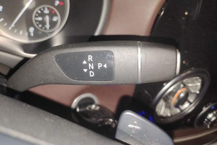 Used Mercedes-Benz Vito 2021 2.0T Elite Version 7 Seats Gear Lever