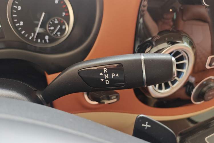 Used Mercedes-Benz Vito 2021 2.0T Business Version 7 Seats Gear Lever
