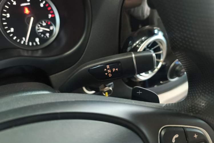 Used Mercedes-Benz Vito 2021 2.0T Elite Version 7 Seats Gear Lever