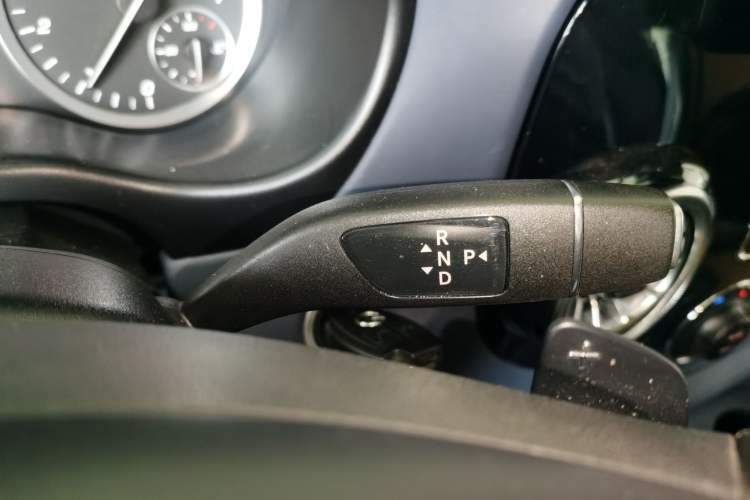 Used Mercedes-Benz Vito 2021 2.0T Elite Version 7 Seats Gear Lever