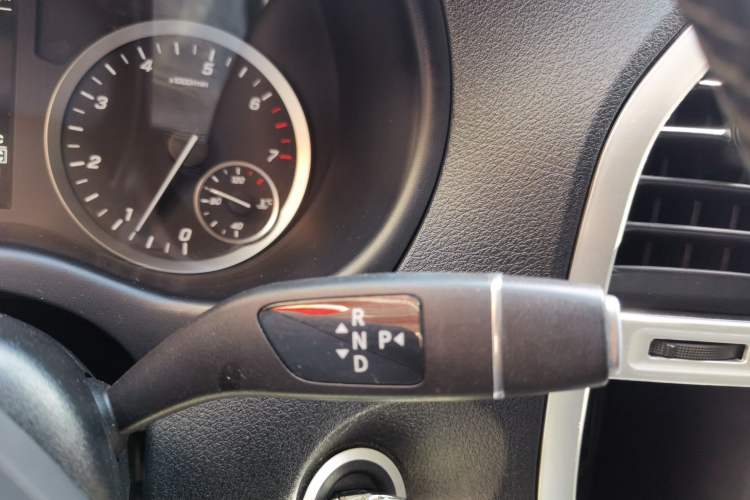 Used Mercedes-Benz Vito 2021 2.0T Elite Version 7 Seats Gear Lever