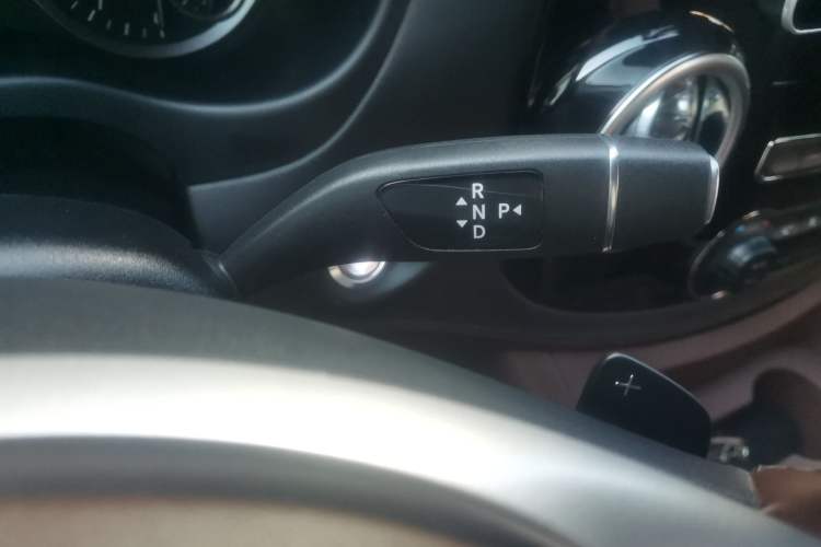 Used Mercedes-Benz Vito 2021 2.0T Elite Version 7 Seats Gear Lever