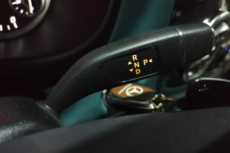Used Mercedes-Benz Vito 2021 2.0T Business Version 7 Seats Gear Lever
