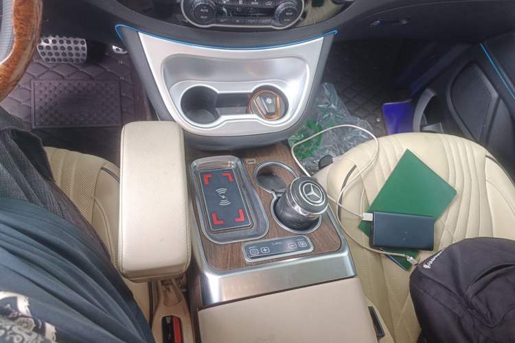 Used Mercedes-Benz Vito 2021 2.0T Elite Version 7 Seats Gear Lever