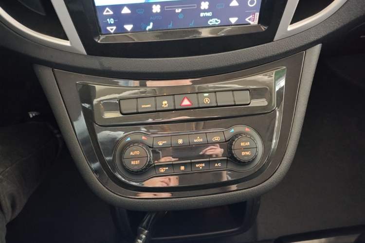 Used Mercedes-Benz Vito 2021 2.0T Elite Version 7 Seats Gear Lever