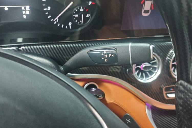 Used Mercedes-Benz Vito 2021 2.0T Elite Version 7 Seats Gear Lever