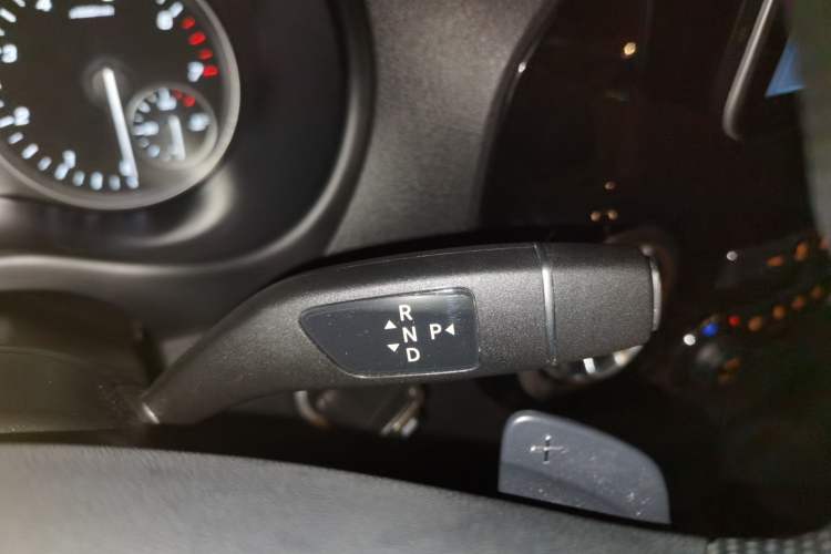 Used Mercedes-Benz Vito 2021 2.0T Elite Version 7 Seats Gear Lever