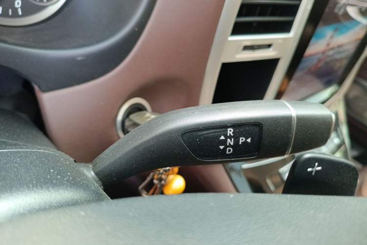 Used Mercedes-Benz Vito 2021 2.0T Business Version 7 Seats Gear Lever