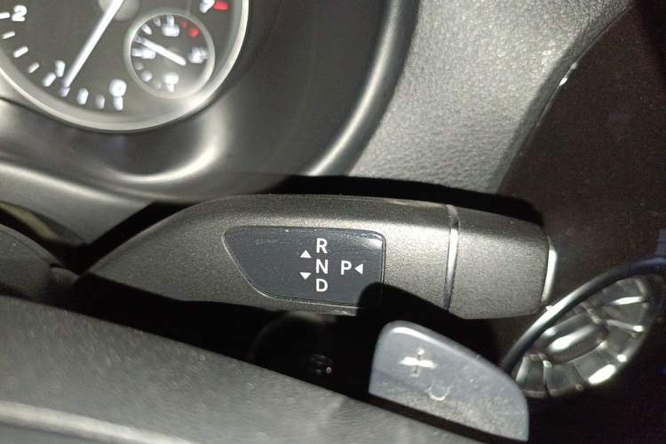 Used Mercedes-Benz Vito 2021 2.0T Elite Version 7 Seats Gear Lever