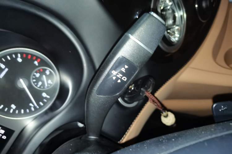 Used Mercedes-Benz Vito 2021 2.0T Business Version 7 Seats Gear Lever