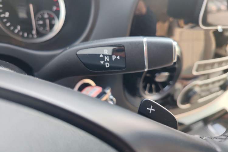 Used Mercedes-Benz Vito 2021 2.0T Elite Version 7 Seats Gear Lever