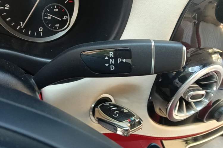 Used Mercedes-Benz Vito 2021 2.0T Elite Version 7 Seats Gear Lever