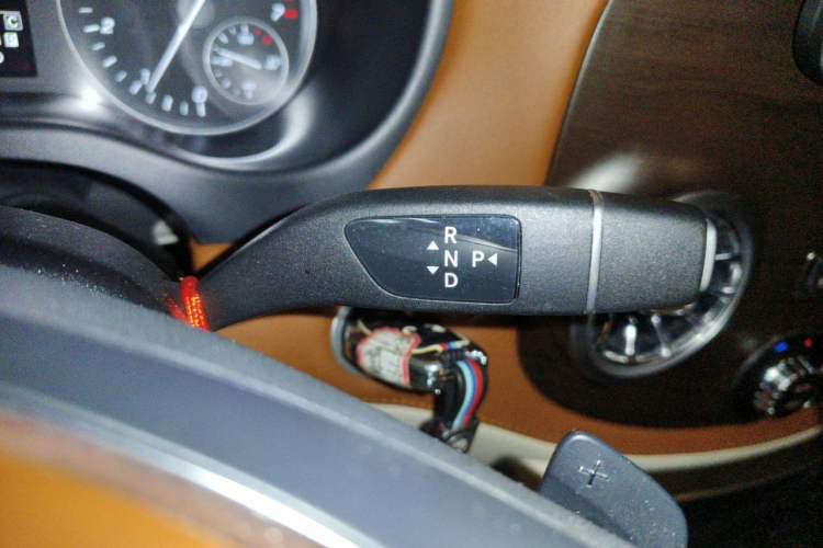 Used Mercedes-Benz Vito 2021 2.0T Business Version 7 Seats Gear Lever