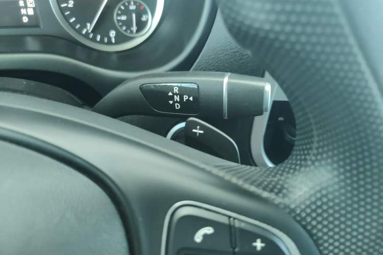 Used Mercedes-Benz Vito 2021 2.0T Elite Version 7 Seats Gear Lever