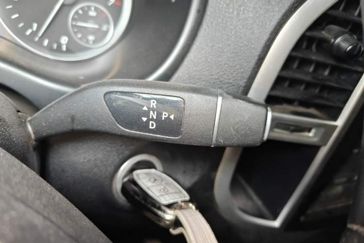 Used Mercedes-Benz Vito 2021 2.0T Business Version 7 Seats Gear Lever