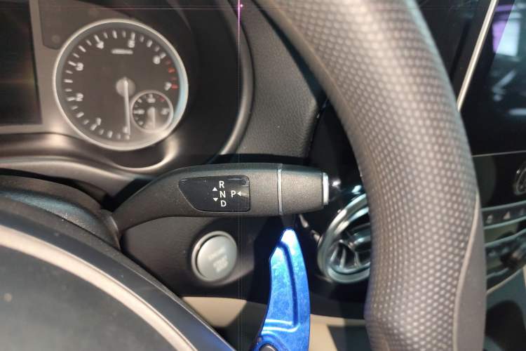 Used Mercedes-Benz Vito 2021 2.0T Elite Version 7 Seats Gear Lever