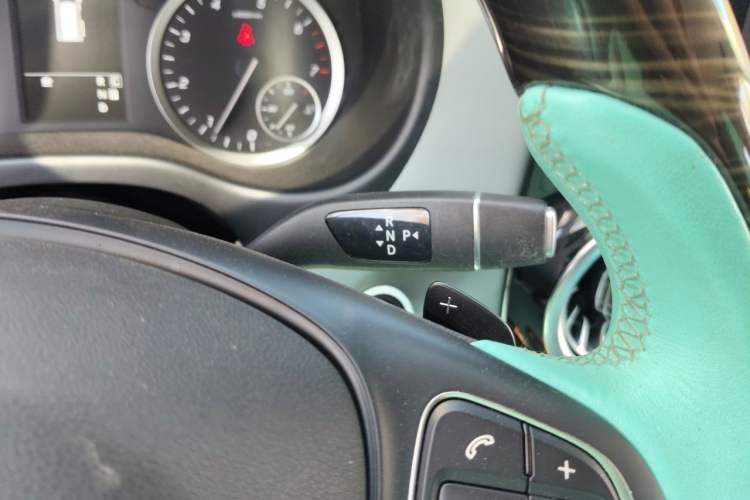 Used Mercedes-Benz Vito 2021 2.0T Elite Version 7 Seats Gear Lever