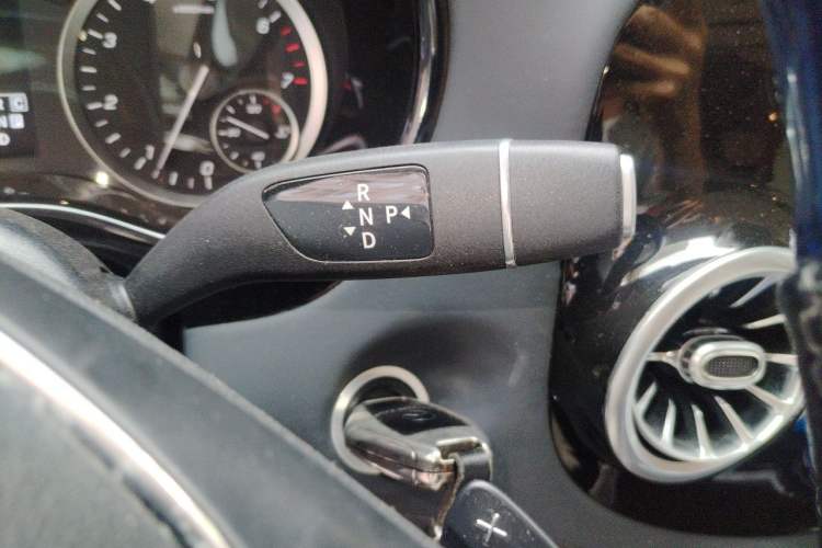Used Mercedes-Benz Vito 2021 2.0T Business Version 7 Seats Gear Lever