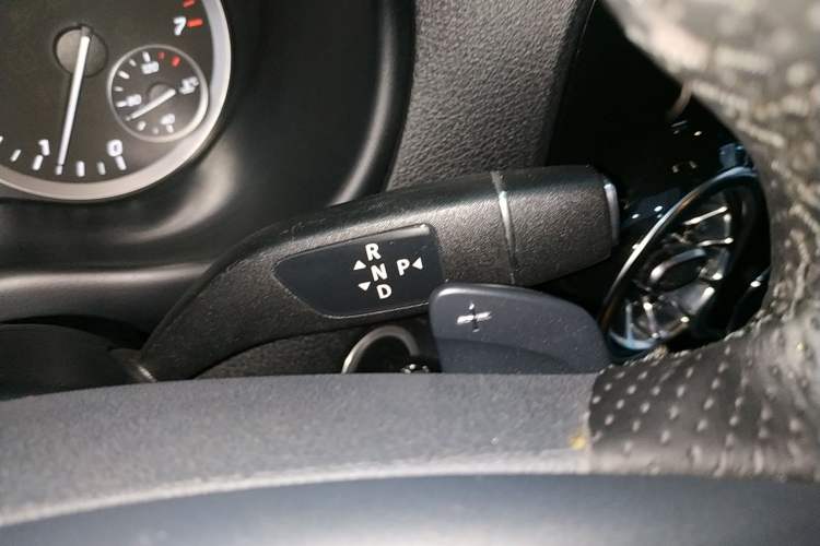 Used Mercedes-Benz Vito 2021 2.0T Elite Version 7 Seats Gear Lever