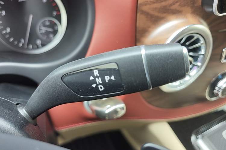 Used Mercedes-Benz Vito 2021 2.0T Elite Version 7 Seats Gear Lever