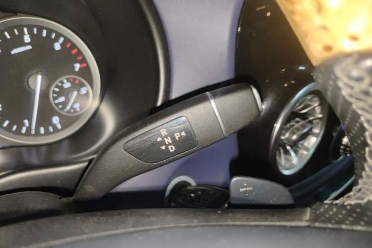 Used Mercedes-Benz Vito 2021 2.0T Business Version 7 Seats Gear Lever