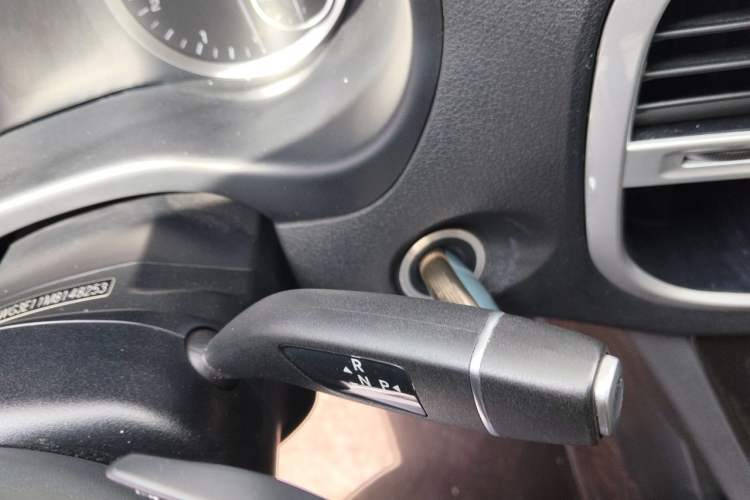 Used Mercedes-Benz Vito 2021 2.0T Elite Version 7 Seats Gear Lever