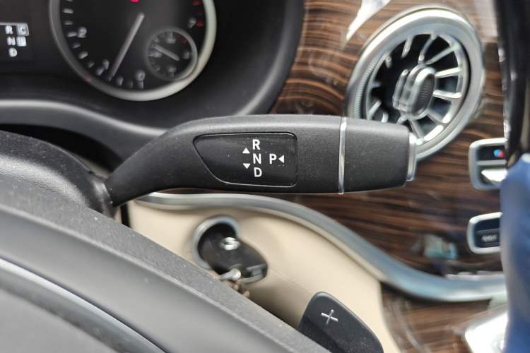 Used Mercedes-Benz Vito 2021 2.0T Business Version 7 Seats Gear Lever