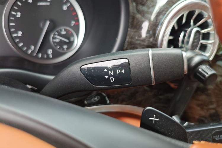 Used Mercedes-Benz Vito 2021 2.0T Elite Version 7 Seats Gear Lever