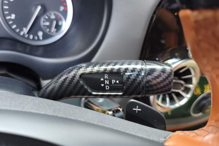 Used Mercedes-Benz Vito 2021 2.0T Elite Version 7 Seats Gear Lever