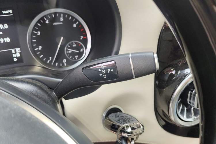 Used Mercedes-Benz Vito 2021 2.0T Business Version 7 Seats Gear Lever