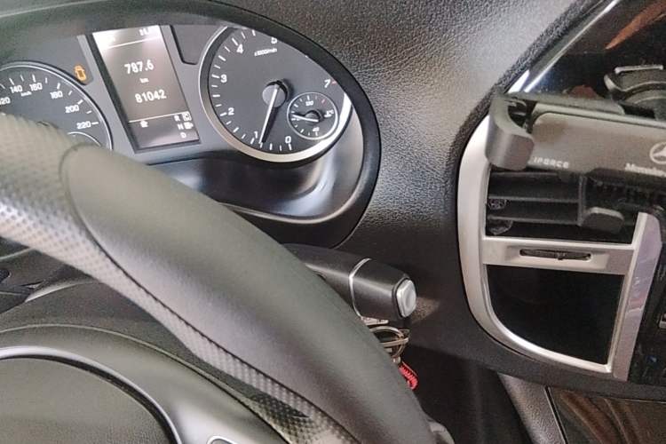 Used Mercedes-Benz Vito 2021 2.0T Elite Version 7 Seats Gear Lever